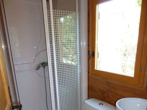 Hébergement 4 personnes - La Roulotte - Insolite 5* avec sa cabane 2/4 pers