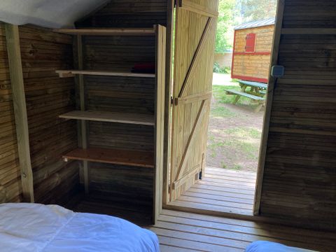 Hébergement 4 personnes - La Roulotte - Insolite 5* avec sa cabane 2/4 pers