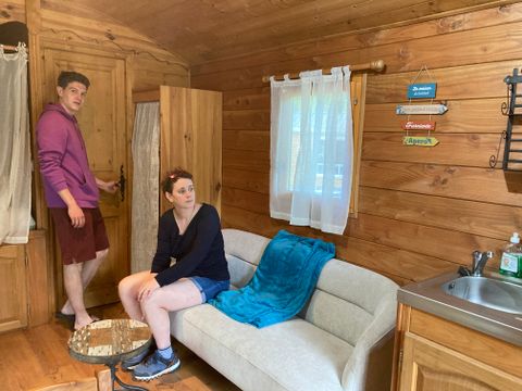 Hébergement 4 personnes - La Roulotte - Insolite 5* avec sa cabane 2/4 pers
