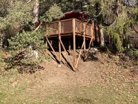 Hébergement 4 personnes - La Roulotte - Insolite 5* avec sa cabane 2/4 pers