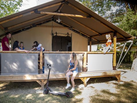 TENTE TOILE ET BOIS 5 personnes - Lodge Kenya Confort 35m² 2 chambres + Terrasse couverte 4/5 pers