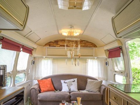 CARAVANE 2 personnes - Caravane américaine Airstream avec Spa Privé sur terrasse couverte 2 pers