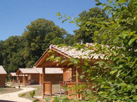 CHALET 4 personnes - Chalet PMR Confort 35m² 2 chambres + terrasse couverte + TV + clim 4 pers