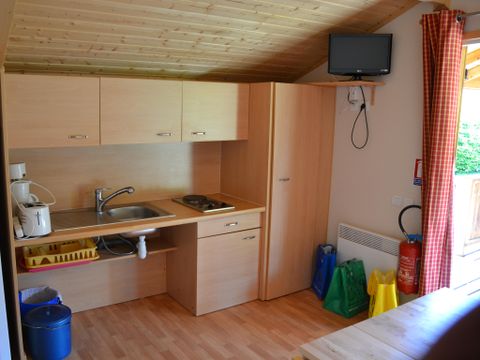 CHALET 4 personnes - Chalet PMR Confort 35m² 2 chambres + terrasse couverte + TV + clim 4 pers