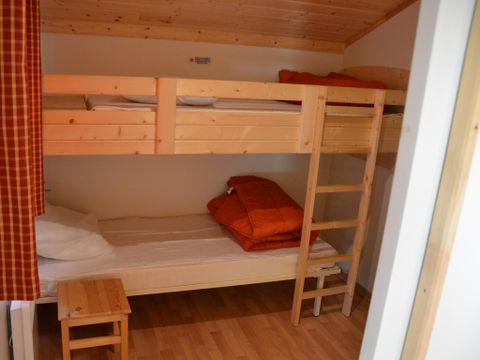 CHALET 4 personnes - Chalet PMR Confort 35m² 2 chambres + terrasse couverte + TV + clim 4 pers