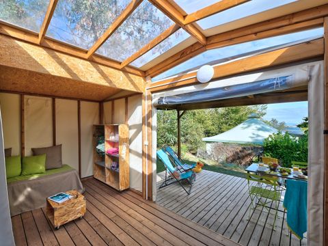 Tente en toile et en bois 4 personnes - Lodge Maori Confort 17m² (2 chambres) - sans sanitaires + terrasse couverte 2/4 pers