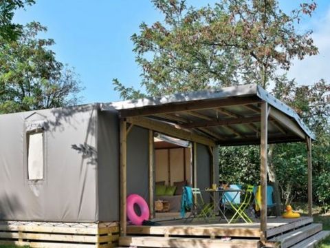 Tente en toile et en bois 4 personnes - Lodge Maori Confort 17m² (2 chambres) - sans sanitaires + terrasse couverte 2/4 pers