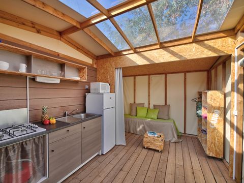Tente en toile et en bois 4 personnes - Lodge Maori Confort 17m² (2 chambres) - sans sanitaires + terrasse couverte 2/4 pers