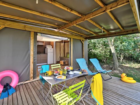 TENTE TOILE ET BOIS 4 personnes - Lodge Maori Confort 17m² (2 chambres) - sans sanitaires + terrasse couverte 2/4 pers