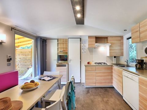 MOBILHOME 6 personnes -  Mobil home Premium 31m² (3 chambres) + terrasse couverte + Lave vaisselle + TV + Climatisation 6 pers