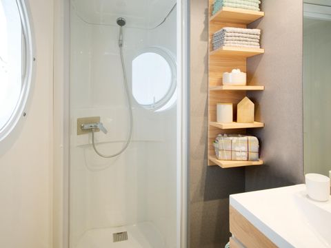 MOBILHOME 6 personnes -  Mobil home Premium 31m² (3 chambres) + terrasse couverte + Lave vaisselle + TV + Climatisation 6 pers