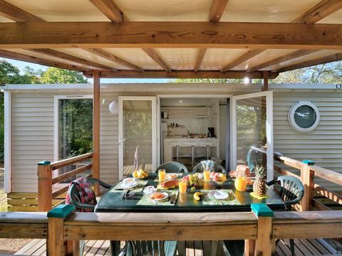 MOBILHOME 6 personnes - Mobil home Premium 29m² (2 chambres) + terrasse couverte + Lave vaisselle + TV + Climatisation 4/6 pers