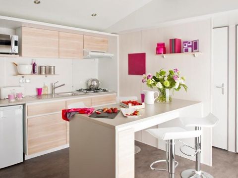 MOBILHOME 6 personnes - Mobil home Premium 29m² (2 chambres) + terrasse couverte + Lave vaisselle + TV + Climatisation 4/6 pers