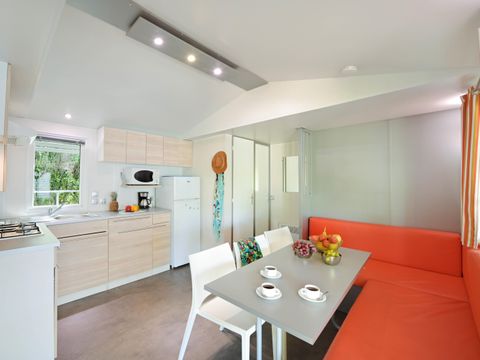 MOBILHOME 6 personnes -  Mobil home Confort 31m² (3 chambres) + terrasse couverte + TV 6 pers