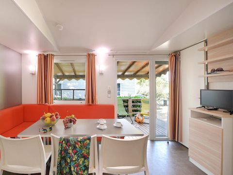 MOBILHOME 6 personnes -  Mobil home Confort 31m² (3 chambres) + terrasse couverte + TV 6 pers