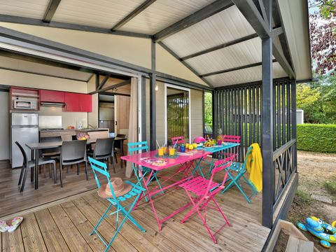 CHALET 6 personnes - Chalet Confort 35m² (3 chambres) + terrasse couverte + TV 6 pers