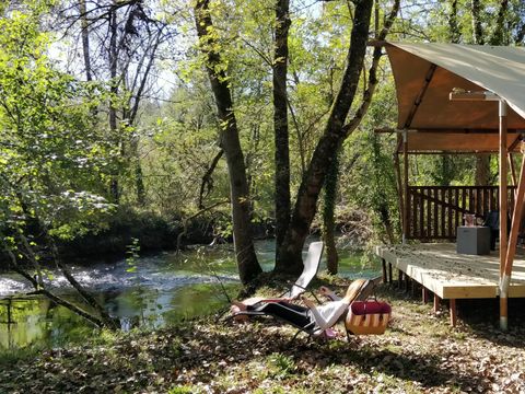 Tente en toile et en bois 4 personnes - LODGE LUXE BORD DE RIVIERE