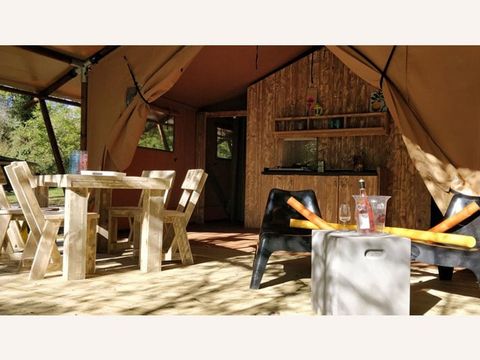 Tente en toile et en bois 4 personnes - LODGE LUXE BORD DE RIVIERE