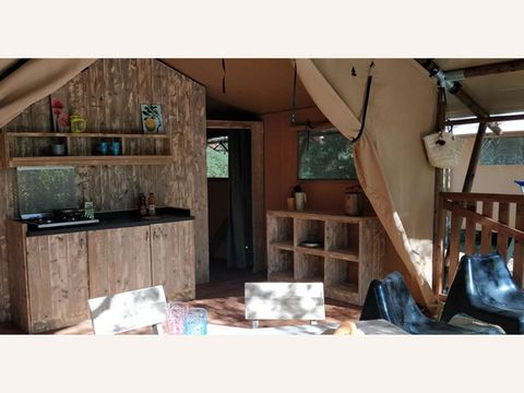 Tente en toile et en bois 4 personnes - LODGE LUXE BORD DE RIVIERE