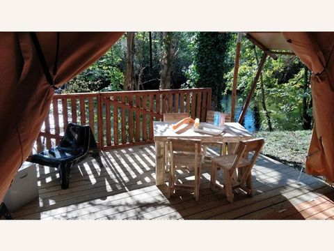 Tente en toile et en bois 4 personnes - LODGE LUXE BORD DE RIVIERE
