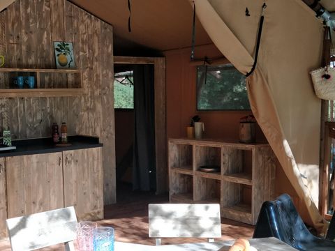 Tente en toile et en bois 4 personnes - LODGE LUXE BORD DE RIVIERE