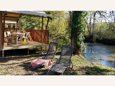 Tente en toile et en bois 4 personnes - LODGE LUXE BORD DE RIVIERE