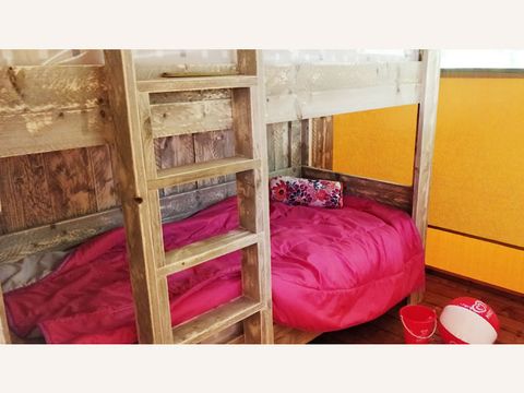 Tente en toile et en bois 4 personnes - LODGE LUXE BORD DE RIVIERE