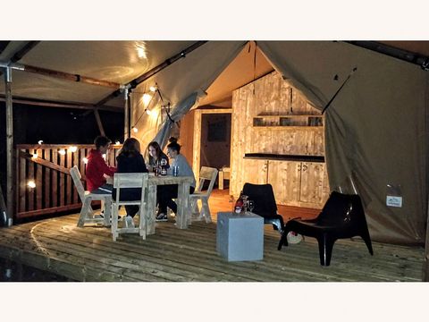 Tente en toile et en bois 4 personnes - LODGE LUXE BORD DE RIVIERE