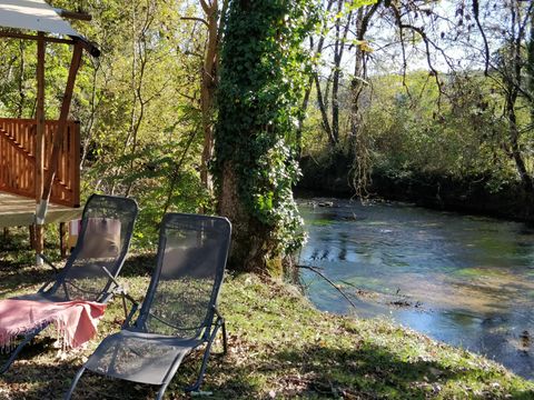 Tente en toile et en bois 4 personnes - LODGE LUXE BORD DE RIVIERE