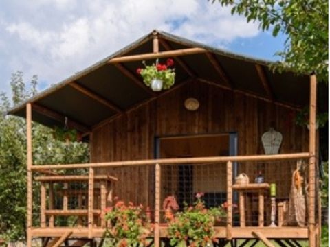 CHALET 5 personnes - Cottage premium (2022) bord de rivière, 2 chambres, terrasse couverte 5 pers