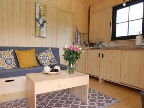 CHALET 5 personnes - Cottage premium (2022) bord de rivière, 2 chambres, terrasse couverte 5 pers