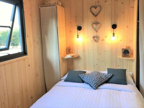 CHALET 5 personnes - Cottage premium (2022) bord de rivière, 2 chambres, terrasse couverte 5 pers