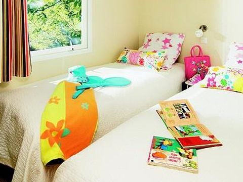 MOBILHOME 4 personnes - Le Chêne (2 chambres) Arrivée Dimanche - BORD RIVIERE - Grande terrasse - TV - Free Wifi*