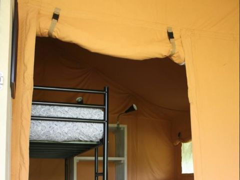 TENTE TOILE ET BOIS 5 personnes - Tente Lodge Safari 35 m² - 2 chambres - 10 m² terrasse couverte
