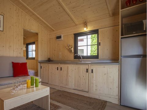 MOBILHOME 5 personnes - cottage premium Dimanche (2022) bord de rivière, 2 chambres, terrasse couverte 5 pers