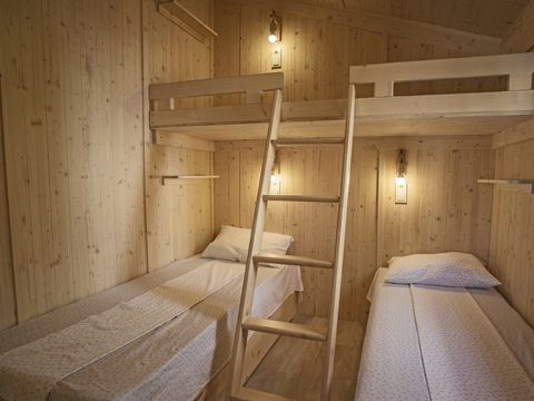 MOBILHOME 5 personnes - cottage premium Dimanche (2022) bord de rivière, 2 chambres, terrasse couverte 5 pers