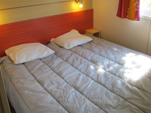 MOBILHOME 5 personnes - Super Mercure 30m² - 2 chambres avec une terrasse couverte