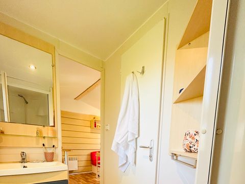 MOBILHOME 5 personnes - Super Mercure 30m² - 2 chambres avec une terrasse couverte