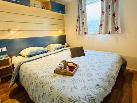 MOBILHOME 5 personnes - Super Mercure 30m² - 2 chambres avec une terrasse couverte
