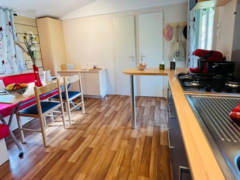 MOBILHOME 5 personnes - Super Mercure 30m² - 2 chambres avec une terrasse couverte