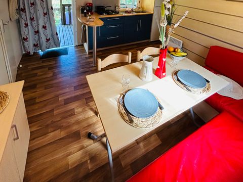 MOBILHOME 5 personnes - Super Mercure 30m² - 2 chambres avec une terrasse couverte