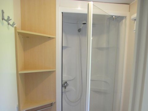 MOBILHOME 5 personnes - Super Mercure 30m² - 2 chambres avec une terrasse couverte