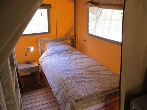 TENTE TOILE ET BOIS 5 personnes - Safari, 2 chambres avec terrasse couverte, 38m²