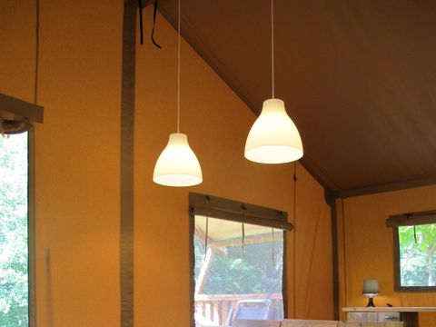 TENTE TOILE ET BOIS 5 personnes - Safari, 2 chambres avec terrasse couverte, 38m²