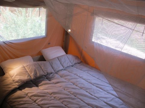 TENTE TOILE ET BOIS 5 personnes - Safari, 2 chambres avec terrasse couverte, 38m²