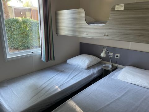 MOBILHOME 5 personnes - Vénus 22.9m² - 2 chambres avec une terrasse semi-couverte