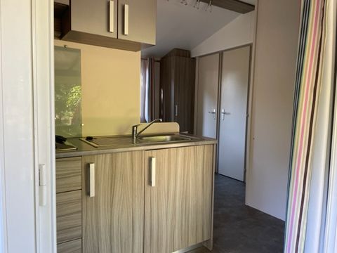 MOBILHOME 5 personnes - Vénus 22.9m² - 2 chambres avec une terrasse semi-couverte
