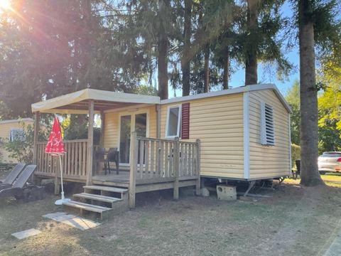 MOBILHOME 5 personnes - Riviera 27.5m² - 2 chambres avec une terrasse semi-couverte