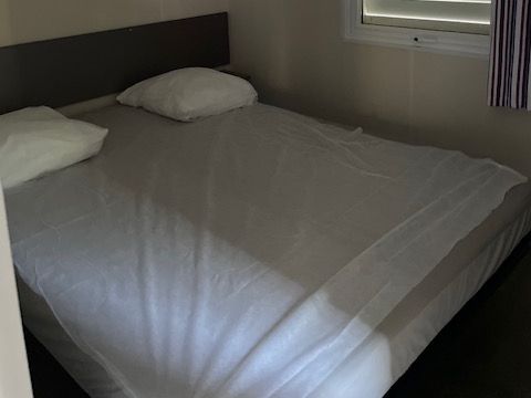 MOBILHOME 5 personnes - Riviera 27.5m² - 2 chambres avec une terrasse semi-couverte