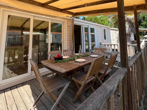 MOBILHOME 5 personnes - Classic XL | 2 Ch. | 4/5 Pers. | Terrasse surélevée | 2 SDB | TV